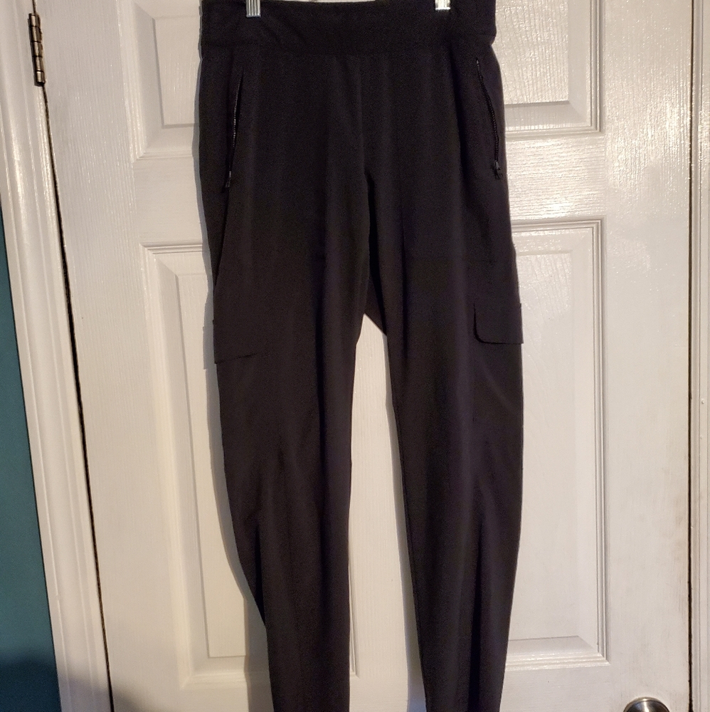 Athleta Solid Black Chelsea Cargo Pants 4, 6 - Picture 3 of 9
